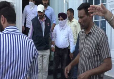 GST ਦਾ ਅਸਿਸਟੈਂਟ ਕਮਿਸ਼ਨਰ 2 ਲੱਖ ਰਿਸ਼ਵਤ ਲੈਂਦਾ ਗ੍ਰਿਫ਼ਤਾਰ GST ਦਾ ਅਸਿਸਟੈਂਟ ਕਮਿਸ਼ਨਰ 2 ਲੱਖ ਰਿਸ਼ਵਤ ਲੈਂਦਾ ਗ੍ਰਿਫ਼ਤਾਰ