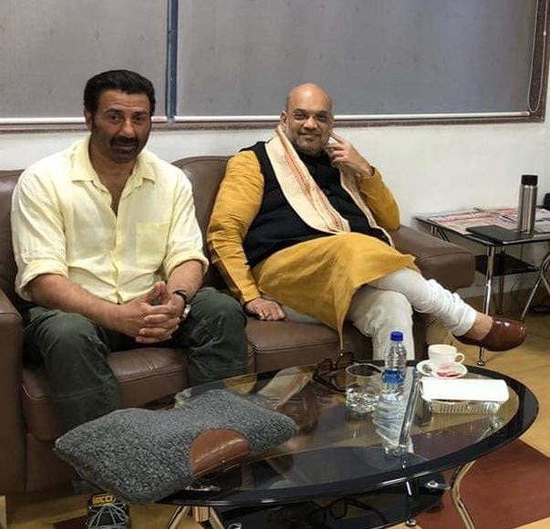 sunny deol may contest 2019 lok sabha elections from punjab photo with amit shah went viral  ਹੁਣ ਸੰਨੀ ਦਿਓਲ ਲਾਉਣਗੇ ਪੰਜਾਬ 'ਚ ਬੀਜੇਪੀ ਦੀ ਬੇੜੀ ਬੰਨੇ!