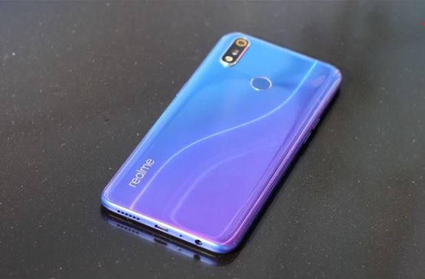 ਫਰੰਟ ‘ਚ 5 ਮੈਗਾਪਿਕਸਲ ਦਾ ਕੈਮਰਾ ਦਿੱਤਾ ਗਿਆ ਹੈ। ਫੋਨ ਦੀ ਬੈਟਰੀ 4000mAh ਦੀ ਹੈ।