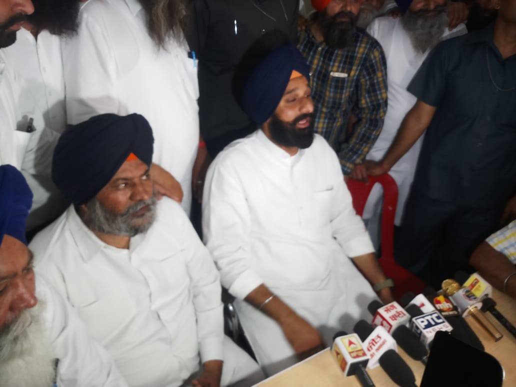 ਮਜੀਠੀਆ ਨੇ ਮੋਦੀ ਤੇ ਪੁਰੀ ਨੂੰ ਦਿੱਤਾ ਕਰਤਾਰਪੁਰ ਲਾਂਘੇ ਦਾ ਕ੍ਰੈਡਿਟ, ਕੈਪਟਨ ਨੂੰ ਕਿਹਾ 'ਹੰਕਾਰੀ' lok sabha elections 2019 bikram majithia press conference in amritsar ਮਜੀਠੀਆ ਨੇ ਮੋਦੀ ਤੇ ਪੁਰੀ ਨੂੰ ਦਿੱਤਾ ਕਰਤਾਰਪੁਰ ਲਾਂਘੇ ਦਾ ਕ੍ਰੈਡਿਟ, ਕੈਪਟਨ ਨੂੰ ਕਿਹਾ 'ਹੰਕਾਰੀ'