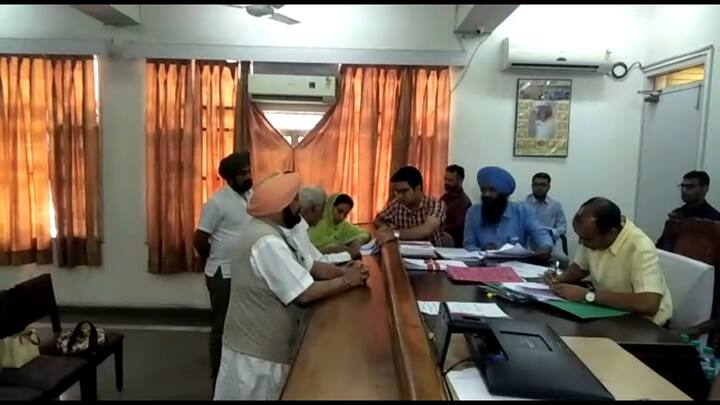 ਉਨ੍ਹਾਂ ਸਾਰੀਆਂ 13 ਸੀਟਾਂ ਤੋਂ ਜਿੱਤ ਦਾ ਦਾਅਵਾ ਕੀਤਾ। ਉਨ੍ਹਾਂ ਕਿਹਾ ਕਿ ਹੁਣ ਦੇਸ਼ ਵਿੱਚ ਮੋਦੀ ਲਹਿਰ ਨਹੀਂ ਰਹੀ। ਰਾਹੁਲ ਗਾਂਧੀ ਹੀ ਜਿੱਤਣਗੇ।