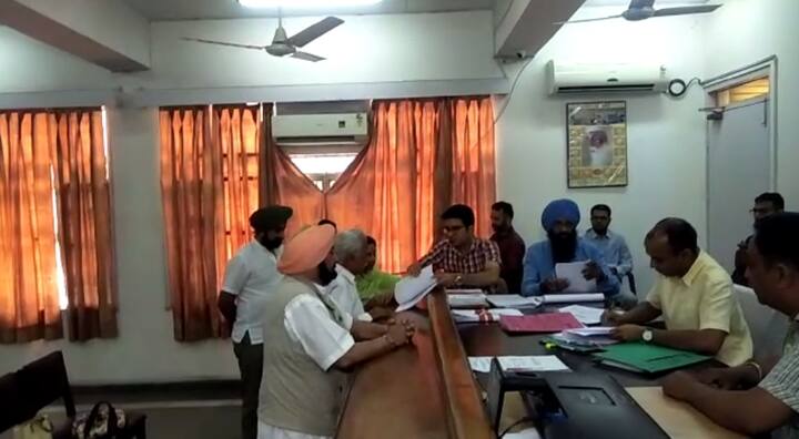 ਉਨ੍ਹਾਂ ਕਿਹਾ ਕਿ ਅਕਾਲੀ ਦਲ ਵੀ ਤਿੰਨ ਹਿੱਸਿਆਂ ਵਿੱਚ ਵੰਡਿਆ ਹੋਇਆ ਹੈ ਤੇ ਆਮ ਆਦਮੀ ਪਾਰਟੀ ਦੇ ਵੀ ਤਿੰਨ ਟੁਕੜੇ ਹੋਏ ਪਏ ਹਨ। ਸਾਡੀ ਜਿੱਤ ਪੱਕੀ ਹੈ।