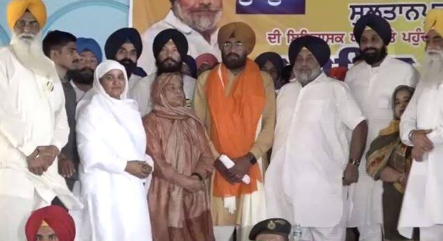 ਸਰਕਾਰੀ ਨੌਕਰੀ ਛੱਡ 'ਆਪ' 'ਚ ਸ਼ਾਮਲ ਹੋਏ ਅਰਜੁਨ ਐਵਾਰਡੀ ਖਿਡਾਰੀ ਅਕਾਲੀ ਦਲ 'ਚ ਸ਼ਾਮਲ aap leader sajjan singh cheema joins akali dal by sukhbir badal ਸਰਕਾਰੀ ਨੌਕਰੀ ਛੱਡ 'ਆਪ' 'ਚ ਸ਼ਾਮਲ ਹੋਏ ਅਰਜੁਨ ਐਵਾਰਡੀ ਖਿਡਾਰੀ ਅਕਾਲੀ ਦਲ 'ਚ ਸ਼ਾਮਲ