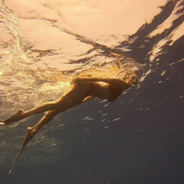 ਇਸ ਦੌਰਾਨ ਮਲਾਇਕਾ ਨੇ ਰੈਡ ਬਿਕਨੀ ਪਾਈ ਹੈ ਅਤੇ ਸੋਸ਼ਲ ਮੀਡੀਆ ‘ਤੇ ਉਸ ਦੀ ਤਸਵੀਰਾਂ ਕੁਝ ਹੀ ਘੰਟਿਆਂ ‘ਚ ਵਾਇਰਲ ਹੋ ਗਈਆਂ।