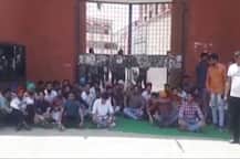 ਨਾਜਾਇਜ਼ ਫੀਸ ਤੋਂ ਅੱਕੇ ਵਿਦਿਆਰਥੀਆਂ ਨੇ ਕਾਲਜ ਨੂੰ ਮਾਰਿਆ ਜਿੰਦਰਾ