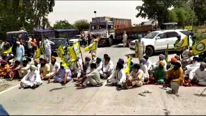 ਕਿਸਾਨਾਂ ਨੇ ਮੰਗ ਕੀਤੀ ਕਿ ਜੇ ਬਾਰਦਾਨੇ ਤੇ ਕਣਕ ਦੀ ਖਰੀਦ ਦਾ ਮਸਲਾ ਹੱਲ ਨਾ ਹੋਇਆ ਤਾਂ ਸੰਘਰਸ਼ ਨੂੰ ਹੋਰ ਵੀ ਤਿੱਖਾ ਕੀਤਾ ਜਾਵੇਗਾ।