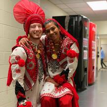 ਮਿਲੋ ਅਮਰੀਕਾ ਦੇ ਗੋਰੇ ਭੰਗੜਚੀ ਨੂੰ, ਜੋ ਝੂਮਰ ਪਾਉਂਦਾ ਕਰਦਾ ਕਮਾਲ