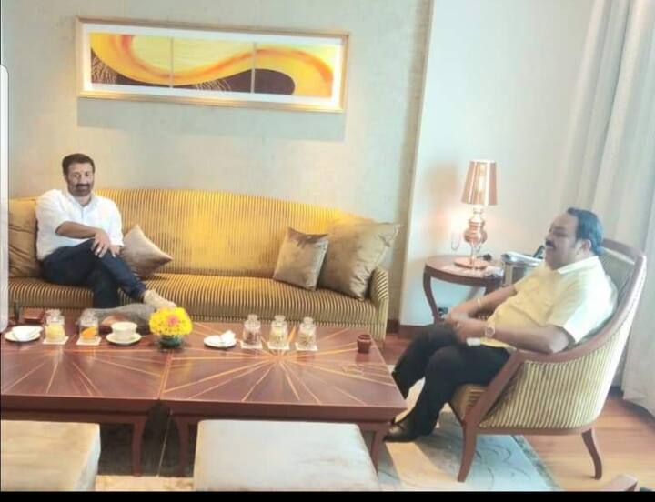 ਸੰਨੀ ਦਿਓਲ ਨੂੰ ਪੰਜਾਬ ਭਾਜਪਾ ਪ੍ਰਧਾਨ ਸ਼ਵੇਤ ਮਲਿਕ ਨੇ ਜੀ ਆਇਆਂ ਕਿਹਾ।