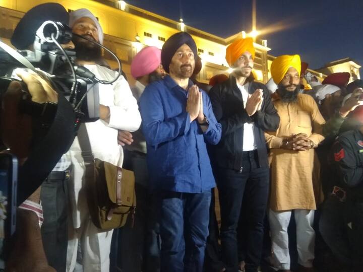 ਅੰਮ੍ਰਿਤਸਰ: ਗੁਰਦਾਸਪੁਰ ਤੋਂ ਬੀਜੇਪੀ ਉਮੀਦਵਾਰ ਸਨੀ ਦਿਓਲ ਅੱਜ ਅੰਮ੍ਰਿਤਸਰ ਪਹੁੰਚੇ। ਸਵੇਰੇ-ਸਵੇਰੇ ਉਨ੍ਹਾਂ ਸ੍ਰੀ ਦਰਬਾਰ ਸਾਹਿਬ ਮੱਥਾ ਟੇਕਿਆ।