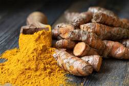 ਔਰਤਾਂ ਲਈ ਹਲਦੀ ਦਾ ਸੇਵਨ ਬੇਹੱਦ ਜ਼ਰੂਰੀ, ਅੰਦਰੂਨੀ ਸਮੱਸਿਆਵਾਂ ਨੂੰ ਕਰਦਾ ਦੂਰ