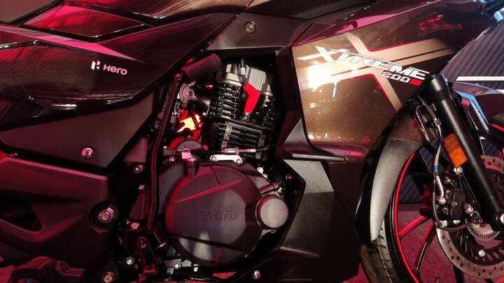 ਬਾਈਕ ਦੇ ਇੰਜਣ ਨੂੰ 5 ਸਪੀਡ ਗੀਅਰ ਬਾਕਸ ਨਾਲ ਲੈਸ ਕੀਤਾ ਗਿਆ ਹੈ। ਇਹ ਏਅਰ ਕੂਲਡ ਤੇ ਫਿਊਲ-ਇੰਜੈਕਸ਼ਨ ਤਕਨੀਕ ਨਾਲ ਆਉਂਦਾ ਹੈ।