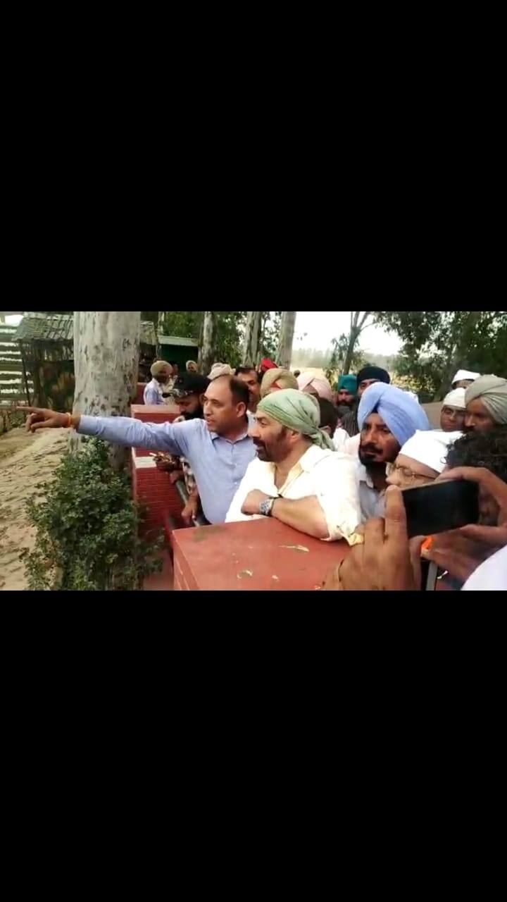 ਸਨੀ ਨੇ ਡੇਰਾ ਬਾਬਾ ਨਾਨਕ ਤੋਂ ਗੁਰਦੁਆਰਾ ਸ੍ਰੀ ਕਰਤਾਰਪੁਰ ਸਾਹਿਬ ਦੇ ਦਰਸ਼ਨ ਕਰ ਕੇ ਆਪਣੇ ਚੋਣ ਪ੍ਰਚਾਰ ਦੀ ਸ਼ੁਰੂਆਤ ਕੀਤੀ। ਇਸ ਪਿੱਛੋਂ ਰੋਡ ਸ਼ੋਅ ਕੀਤਾ ਗਿਆ।