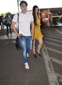 ਏਅਰਪੋਰਟ ‘ਤੇ ਇਸ ਅੰਦਾਜ਼ ਦਿੱਸਿਆ ਬੀ-ਟਾਉਨ ਦੀ ਜੋੜੀ, ਵੇਖੋ ਤਸਵੀਰਾਂ