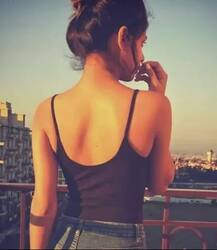 ਸ਼ਾਹਰੁਖ ਦੀ ਧੀ ਸੁਹਾਨਾ ਲੰਦਨ \'ਚ ਕਰ ਰਹੀ ਦੋਸਤਾਂ ਨਾਲ ਮਸਤੀ, ਤਸਵੀਰਾਂ ਵਾਇਰਲ