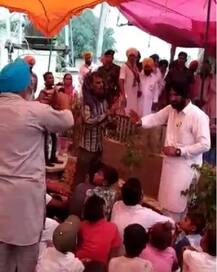 ਪੰਜਾਬੀਆਂ ਦੇ ਸਵਾਲਾਂ ਤੋਂ ਖੌਫਜ਼ਦਾ ਲੀਡਰ! ਸਿਆਸੀ ਸੱਥਾਂ \'ਚ ਸਿੱਧੇ ਟੱਕਰਣ ਲੱਗੇ ਵੋਟਰ