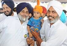 ਸੁਖਬੀਰ ਨੇ ਰੱਜ ਕੇ ਖਿੱਚਵਾਈਆਂ ਸੈਲਫ਼ੀਆਂ ਤੇ ਨੌਜਵਾਨਾਂ ਨੂੰ ਦਿੱਤੇ ਆਟੋਗ੍ਰਾਫ਼, ਦੇਖੋ ਤਸਵੀਰਾਂ