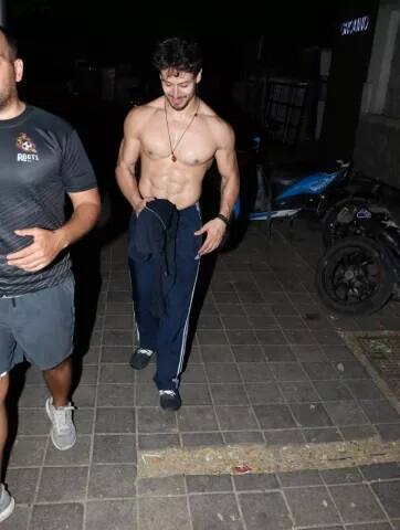 ਇਸ ਫਿਲਮ ਵਿੱਚ ਟਾਈਗਰ ਨਾਲ ਤਾਰਾ ਸੁਤਾਰੀਆ ਤੇ ਅਨੰਨਿਆ ਪਾਂਡੇ ਵੀ ਡੈਬਿਊ ਕਰਨਗੀਆਂ।