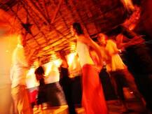 ਫਾਰਮ ਹਾਊਸ \'ਤੇ ਚੱਲ ਰਹੀ ਸੀ ਰੇਵ ਪਾਰਟੀ, 200 ਮੁੰਡੇ-ਕੁੜੀਆਂ ਪੁਲਿਸ ਦੇ ਅੜਿੱਕੇ