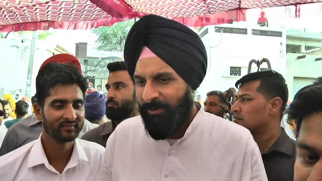 ਮਜੀਠੀਆ ਨੇ ਭੱਠਲ 'ਤੇ ਕੇਸ ਦਰਜ ਕਰਨ ਦੀ ਕੀਤੀ ਮੰਗ bikram majithia demands case should be registered agains rajinder kaur bhattal who hit questioning voter ਮਜੀਠੀਆ ਨੇ ਭੱਠਲ 'ਤੇ ਕੇਸ ਦਰਜ ਕਰਨ ਦੀ ਕੀਤੀ ਮੰਗ