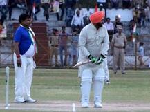 ਰੈਲੀ ਤੋਂ ਪਹਿਲਾਂ ਕ੍ਰਿਕਟ ਮੈਚ \'ਚ ਭਿੜੇ ਸਿੱਧੂ ਤੇ ਸਿੰਧਿਆ, ਸਿੱਧੂ ਦੀ ਟੀਮ 8 ਦੌੜਾਂ ਨਾਲ ਹਾਰੀ