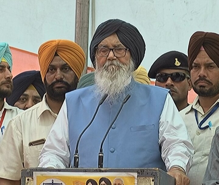 parkash singh badal asked votes for modi and slams gandhi family ਬਾਦਲ ਦਾ ਤਰਲਾ! ਮਿੰਨਤਾਂ ਕਰ, ਪੈਰੀਂ ਹੱਥ ਲਾ ਇੱਕ-ਇੱਕ ਵੋਟ ਲਿਆਉਣ ਦੇ ਨਿਰਦੇਸ਼