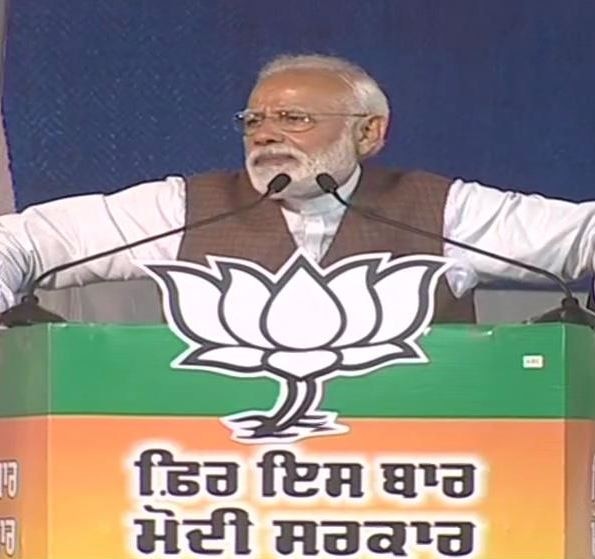 pm narender modi says money will be credited in farmers account after 23 may by his new govt and slammed congress in election rally in hoshiarpur ਪੰਜਾਬ ਪਹੁੰਚੇ ਮੋਦੀ ਨੇ ਅਗਲੀ ਵਾਰ ਖਾਤੇ ਫੁੱਲ ਕਰਨ ਦਾ ਲਾਇਆ ਲਾਰਾ