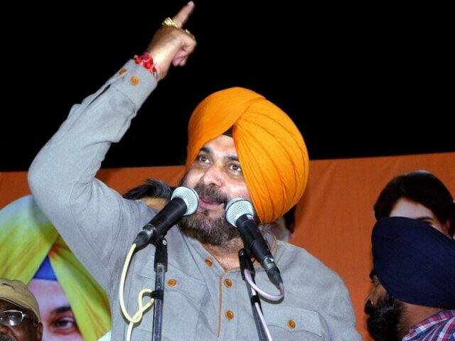 'ਨਾ ਰਾਮ ਮਿਲਾ, ਨਾ ਰੁਜ਼ਗਾਰ ਮਿਲਾ, ਲੇਕਿਨ ਹਰ ਗਲੀ ਮੇਂ ਮੋਬਾਈਲ ਚਲਾਤਾ ਬੇਰੁਜ਼ਗਾਰ ਮਿਲਾ' navjot singh sidhu attacks pm narendra modi 'ਨਾ ਰਾਮ ਮਿਲਾ, ਨਾ ਰੁਜ਼ਗਾਰ ਮਿਲਾ, ਲੇਕਿਨ ਹਰ ਗਲੀ ਮੇਂ ਮੋਬਾਈਲ ਚਲਾਤਾ ਬੇਰੁਜ਼ਗਾਰ ਮਿਲਾ'