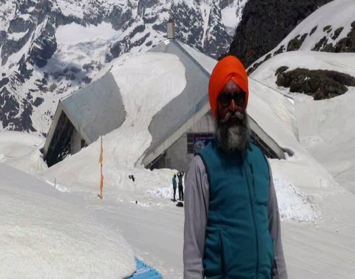 ਗੁਰਦੁਆਰਾ ਪ੍ਰਬੰਧਕ ਸੇਵਾ ਸਿੰਘ ਨੇ ਦੱਸਿਆ ਕਿ ਕਪਾਟ ਖੁੱਲ੍ਹਣ ਤੋਂ ਪਹਿਲਾਂ ਸਾਰੀਆਂ ਵਿਵਸਥਾਵਾਂ ਕੱਢੀਆਂ ਜਾਣਗੀਆਂ ਪਰ ਬਰਫ਼ ਹਟਾਉਣ ਵਿੱਚ ਹਾਲੇ ਕਾਫੀ ਦਿੱਕਤ ਆ ਰਹੀ ਹੈ। 