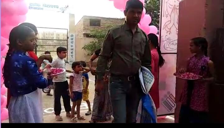 ਛੇਵੇਂ ਗੇੜ ਵਿੱਚ ਦਿੱਲੀ ਦੀਆਂ ਸਾਰੀਆਂ 7 ਤੇ ਹਰਿਆਣਾ ਦੀਆਂ ਸਾਰੀਆਂ 10 ਸੀਟਾਂ ਦੇ ਇਲਾਵਾ ਯੂਪੀ ਦੀਆਂ 14, ਬਿਹਾਰ, ਮੱਧ ਪ੍ਰਦੇਸ਼ ਤੇ ਪੱਛਮ ਬੰਗਾਲ ਦੀਆਂ 8-8 ਤੇ ਝਾਰਖੰਡ ਦੀਆਂ 4 ਸੀਟਾਂ 'ਤੇ ਵੋਟਿੰਗ ਹੋਏਗੀ।