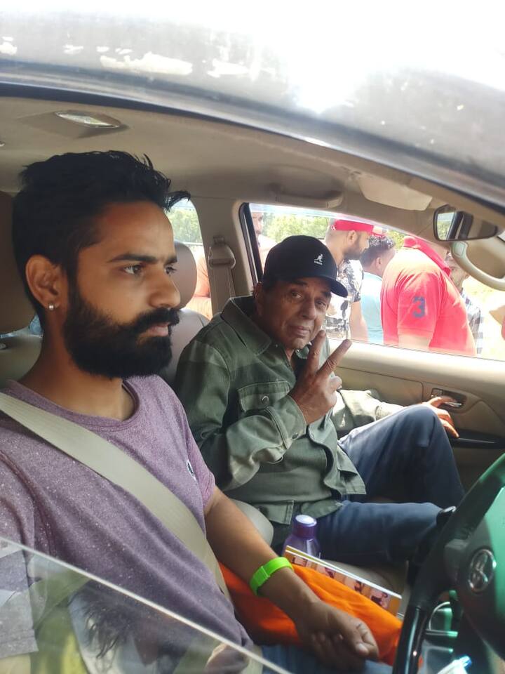 ਧਰਮਿੰਦਰ ਨੇ ਸੰਨੀ ਤੋਂ ਵੱਖਰਾ ਪ੍ਰਚਾਰ ਕੀਤਾ ਤੇ ਆਉਂਦੇ ਦਿਨੀਂ ਵੀ ਉਹ ਅਜਿਹਾ ਹੀ ਚੋਣ ਪ੍ਰਚਾਰ ਕਰਨ ਜਾ ਰਹੇ ਹਨ। 