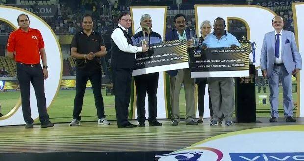 ਪੰਜਾਬ ਕ੍ਰਿਕੇਟ ਐਸੋਸੀਏਸ਼ਨ ਅਤੇ ਹੈਦਰਾਬਾਦ ਕ੍ਰਿਕੇਟ ਐਸੋਸੀਏਸ਼ਨ ਨੂੰ ਇਸ ਸਾਲ ਬੇਸਟ ਮੈਦਾਨ ਅਤੇ ਬੇਸਟ ਪਿਚ ਦੇ ਐਵਾਰਡ ਨਾਲ ਸਾਂਝੇ ਤੌਰ ‘ਤੇ ਸਨਮਾਨਿਤ ਕੀਤਾ ਗਿਆ। ਦੋਵਾਂ ਨੂੰ ਸਾਂਝੇ ਤੌਰ ‘ਤੇ 25 ਲੱਖ ਰੁਪਏ ਦਾ ਇਨਾਮ ਮਿਲਿਆ ਹੈ।