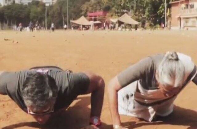 milind-somans-mother-put-16-push-ups-at-80-year-age ਖਾਧੀਆਂ ਖੁਰਕਾਂ ਦਾ ਜਲਵਾ: ਮਿਲਿੰਦ ਦੀ 80 ਸਾਲਾ ਮਾਂ ਲਾਉਂਦੀ 16 ਡੰਡ