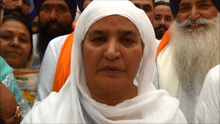 ਇਸ ਲਈ ਉਨ੍ਹਾਂ ਨੂੰ ਆਪਣੇ ਹੀ ਸਮਰਥਕਾਂ ਤੋਂ ਮਾਰ ਖਾਣੀ ਪੈ ਰਹੀ ਹੈ। ਉਨ੍ਹਾਂ ਸੁਖਪਾਲ ਖਹਿਰਾ ਨੂੰ ਵੀ ਘੇਰਦਿਆਂ ਕਿਹਾ ਕਿ ਖਹਿਰਾ ਸਿਰਫ ਪੈਸਾ ਇਕੱਠਾ ਕਰਨ ਲਈ ਇਹ ਸਭ ਕੁਝ ਕਰ ਰਹੇ ਹਨ। 