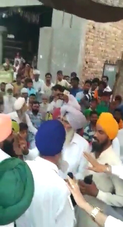 ਦੱਸ ਦੇਈਏ ਬੀਬੀ ਜਗੀਰ ਕੌਰ ਇਸ ਦੌਰਾਨ ਖੇਮਕਰਨ ਵਿੱਚ ਸਾਬਕਾ ਵਿਧਾਇਕ ਪ੍ਰੋ. ਵਿਰਸਾ ਸਿੰਘ ਵਲਟੋਹਾ ਵੱਲੋਂ ਰੱਖੀ ਰੈਲੀ ਨੂੰ ਸੰਬੋਧਨ ਕਰਨ ਲਈ ਪਹੁੰਚੇ ਸਨ।