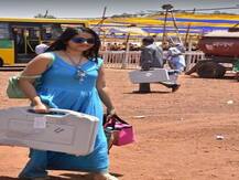 ਪੀਲੀ ਸਾੜੀ ਵਾਲੀ ਮਗਰੋਂ ਹੁਣ ਨੀਲੀ ਡ੍ਰੈੱਸ ਵਾਲੀ ਹੋਈ ਵਾਇਰਲ