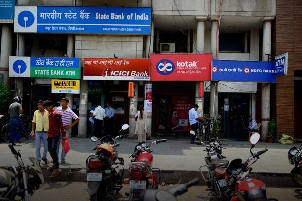 ਆਈਐਮਐਫ ਦੇ ਅੰਕੜਿਆਂ ਤੋਂ ਵੀ ਪਤਾ ਲੱਗਿਆ ਹੈ ਕਿ ਬ੍ਰਿਕਸ ਦੇਸ਼ਾਂ ‘ਚ ਸਭ ਤੋਂ ਘੱਟ ਏਟੀਐਮ ਭਾਰਤ ‘ਚ ਹਨ। ਇਸ ਦਾ ਪਤਾ ਉਦੋਂ ਲੱਗਿਆ ਜਦੋਂ ਏਟੀਐਮ ਚਲਾਉਣ ਤੇ ਉਸ ਦੇ ਰੱਖ-ਰਖਾਅ ਲਈ ਸਖ਼ਤ ਨਿਯਮਾਂ ਤੇ ਮਸ਼ੀਨਾਂ ਨੂੰ ਚਲਾਉਣ ਲਈ ਜ਼ਿਆਦਾ ਪੈਸੇ ਖ਼ਰਚ ਕਰਨੇ ਪਏ।