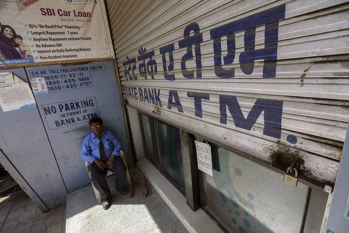 ਆਈਐਮਐਫ ਮੁਤਾਬਕ ਰੂਸ ‘ਚ ਜਿੱਥੇ ਇੱਕ ਲੱਖ ਲੋਕਾਂ ‘ਤੇ 164 ਏਟੀਐਮ ਹਨ, ਬ੍ਰਾਜ਼ੀਲ ‘ਚ 107 ਤੇ ਚੀਨ ‘ਚ ਇੱਕ ਲੱਖ ਲੋਕਾਂ ‘ਤੇ 81 ਏਟੀਐਮ ਹਨ। ਜੇਕਰ ਇਹ ਗਿਣਤੀ ਭਾਰਤ ਦੀ ਦੇਖੀ ਜਾਵੇ ਤਾਂ ਇੱਕ ਲੱਖ ਦੀ ਆਬਾਦੀ ‘ਤੇ ਸਿਰਫ 22 ਏਟੀਐਮ ਹਨ।