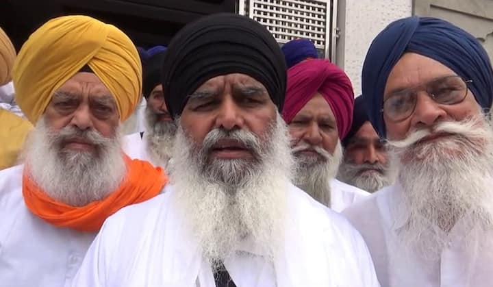 ਫ਼ਾਜ਼ਿਲਕਾ: ਸਾਲ 2015 ਵਿੱਚ ਵਾਪਰੀਆਂ ਧਾਰਮਿਕ ਗ੍ਰੰਥਾਂ ਦੀਆਂ ਬੇਅਦਬੀਆਂ ਦੀਆਂ ਘਟਨਾਵਾਂ ਦੇ ਕਸੂਰਵਾਰਾਂ ਨੂੰ ਸਜ਼ਾਵਾਂ ਦਿਵਾਉਣ ਲਈ ਵੱਖ-ਵੱਖ ਸਿੱਖ ਪੰਥਕ ਜਥੇਬੰਦੀਆਂ ਨੇ ਰੋਸ ਮਾਰਚ ਕੱਢਿਆ। 