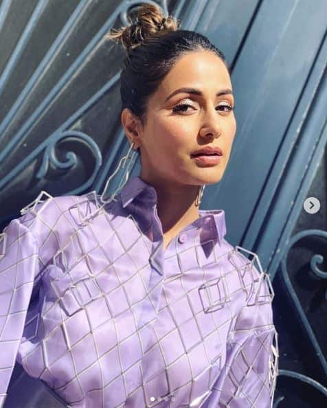 ਹਿਨਾ ਦੇ ਫੈਨਸ ਨੂੰ ਉਸ ਦੀ ਕਾਨਸ ਫੈਸਟ ਦੀ ਇਹ ਲੁੱਕ ਵੀ ਬੇਹੱਦ ਪਸੰਦ ਆਈ ਹੈ। ਉਹ ਅਕਸਰ ਆਪਣੀ ਲੁੱਕਸ ਤੇ ਸਟਾਇਲ ਕਰਕੇ ਵੀ ਸੁਰਖੀਆਂ ‘ਚ ਰਹਿੰਦੀ ਹੈ।
