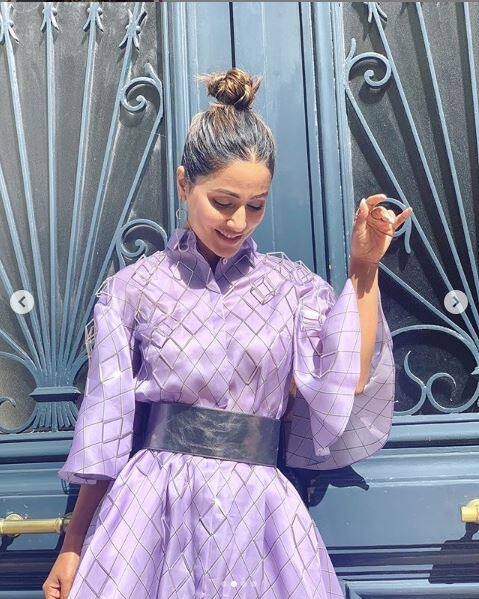 ਹਾਲ ਹੀ ‘ਚ ਹਿਨਾ ਨੇ ਟੀਵੀ ਦੀ ਦੁਨੀਆ ਤੋਂ ਫ਼ਿਲਮਾਂ ‘ਚ ਐਂਟਰੀ ਕੀਤੀ ਹੈ। ਉਸ ਨੇ ਪਹਿਲੀ ਫ਼ਿਲਮ ਵਿਕਰਮ ਭੱਟ ਨਾਲ ਸਾਈਨ ਕੀਤੀ ਹੈ। ਇਸ ਦੇ ਨਾਲ ਹੀ ਹਿਨਾ ਨੇ ਹਾਲ ਹੀ ‘ਚ ਆਪਣੇ ਦੋਸਤ ਪ੍ਰਿਅੰਕ ਚੋਪੜਾ ਦੇ ਨਾਲ ਇੱਕ ਵੀਡੀਓ ਸੌਂਗ ਵੀ ਸ਼ੂਟ ਕੀਤਾ ਹੈ ਜਿਸ ਨੂੰ ਅਰੀਜੀਤ ਨੇ ਗਾਇਆ ਹੈ।