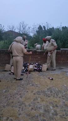 ਗਾਂਧੀ ਤੇ ਰੱਖੜਾ ਨੇ ਮਾਰਿਆ ਧਰਨਾ, ਤਾਂ ਪੁਲਿਸ ਨੇ ਜ਼ਬਤ ਕੀਤਾ ਸ਼ਰਾਬ ਦਾ ਜ਼ਖ਼ੀਰਾ