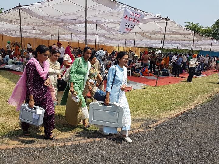 ਚੰਡੀਗੜ੍ਹ: ਪੰਜਾਬ ਵਿੱਚ ਲੋਕ ਸਭਾ ਚੋਣਾਂ ਸੱਤਵੇਂ ਗੇੜ ਤਹਿਤ 19 ਮਈ ਦਿਨ ਐਤਵਾਰ ਨੂੰ ਯਾਨੀ ਭਲਕੇ ਹੋਣ ਜਾ ਰਹੀਆਂ ਹਨ, ਜਿਸ ਦੀਆਂ ਤਿਆਰੀਆਂ ਪੂਰੀਆਂ ਹੋ ਚੁੱਕੀਆਂ ਹਨ।