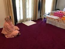 13 ਸੀਟਾਂ \'ਤੇ ਵੋਟਿੰਗ ਸ਼ੁਰੂ, ਚੜ੍ਹਦੀ ਸਵੇਰ ਗੁਰੂ ਘਰ ਅਰਦਾਸ ਕਰਨ ਪੁੱਜੀ ਬਾਦਲਾਂ ਦੀ ਨੂੰਹ