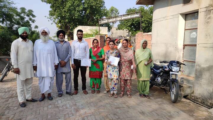 90 ਸਾਲ ਤੋਂ ਵੱਧ ਉਮਰ ਦੇ ਜਗਦੇਵ ਸਿੰਘ ਨੇ ਕਿਹਾ ਕਿ ਉਹ ਬੇਹੱਦ ਖ਼ੁਸ਼ ਹਨ ਕਿ ਉਨ੍ਹਾਂ ਦੇ ਨਾਲ ਉਨ੍ਹਾਂ ਦੀਆਂ 4 ਪੀੜ੍ਹੀਆਂ ਵੋਟ ਪਾਉਣ ਆਈਆਂ ਹਨ। 