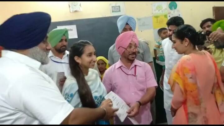ਫਿਰੋਜ਼ਪੁਰ ਤੋਂ ਚੋਣ ਲੜ ਰਹੇ ਸੁਖਬੀਰ ਬਾਦਲ ਨੇ ਕਿਹਾ ਕਿ ਕਾਂਗਰਸ ਬਹੁਤ ਕਮਜ਼ੋਰ ਹੈ। ਅਕਾਲੀ ਦਲ ਵਧੀਆ ਲੀਡ ਨਾਲ ਜਿੱਤੇਗਾ।
