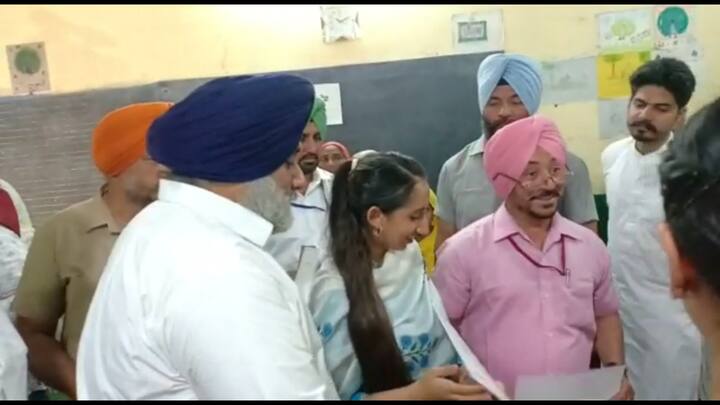 ਇਸ ਦੇ ਨਾਲ ਹੀ ਆਪਣੀ ਪਤਨੀ 'ਤੇ ਭਰੋਸਾ ਜਤਾਉਂਦਿਆਂ ਉਨ੍ਹਾਂ ਕਿਹਾ ਕਿ ਬਠਿੰਡਾ ਸੀਟ ਤੋਂ ਵੀ ਅਕਾਲੀ ਦਲ ਹੀ ਜਿੱਤੇਗਾ।