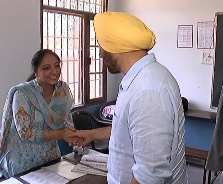 ਮੋਦੀ ਲਹਿਰ ਦੇ ਸਵਾਲ 'ਤੇ ਸੰਨੀ ਨੇ ਕਿਹਾ, “ਤੁਸੀਂ ਦੱਸੋ, ਮੈਂ ਤਾਂ ਹੁਣ ਹੀ ਆਇਆ ਹਾਂ, ਬਾਕੀ 23 ਨੂੰ ਦੱਸਾਂਗਾ।