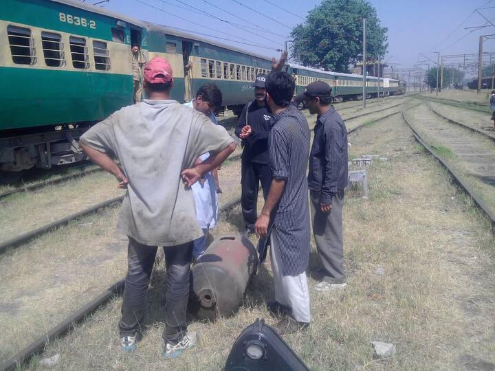 ਰੇਲ ਬੱਗੀ 60113 ਦੇ ਦਬਾਅ ਸਿਲੰਡਰ ਵਿੱਚ ਬੜੀ ਚਲਾਕੀ ਨਾਲ 11 ਪੈਕੇਟ ਹੇਰੋਇਨ ਲੁਕੋ ਕੇ ਰੱਖੀ ਹੋਈ ਸੀ।