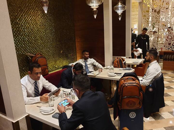 ਮੰਗਲਵਾਰ ਨੂੰ ਵਿਰਾਟ ਕੋਹਲੀ ਨੇ ਟੀਮ ਦੇ ਕੋਚ ਰਵੀ ਸ਼ਾਸਤਰੀ ਨਾਲ ਮਿਲ ਕੇ ਪ੍ਰੈਸ ਕਾਨਫਰੰਸ ਕਰਕੇ ਕਿਹਾ ਕਿ ਕਿਸੇ ਟੀਮ ਨੂੰ ਝੱਲਣ ਤੋਂ ਵੱਡਾ ਇਹ ਹੈ ਕਿ ਉੱਥੇ ਤੁਸੀਂ ਦਬਾਅ ਨੂੰ ਕਿਵੇਂ ਝੱਲਦੇ ਹੋ।