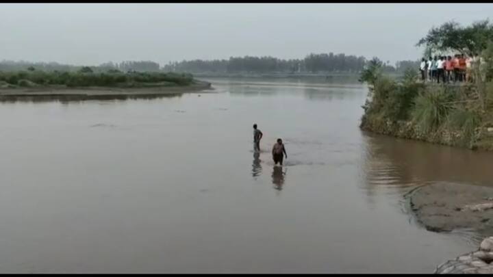 ਭਾਰਤ-ਪਾਕਿ ਸਰਹੱਦ ਨੇੜੇ ਪਿੰਡ ਦਰਿਆ ਮੂਸਾ ਨਾਲ ਲੱਗਦੇ ਰਾਵੀ ਦਰਿਆ ਵਿੱਚ ਨਹਾਉਣ ਗਏ ਤਿੰਨ ਨੌਜਵਾਨ ਪਾਣੀ ਵਿੱਚ ਡੁੱਬ ਗਏ। 